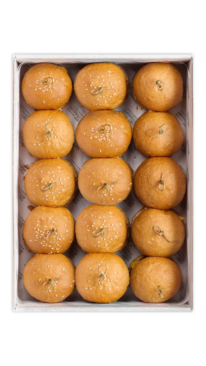 Мини-бургеры с куриной и говяжьей котлетой